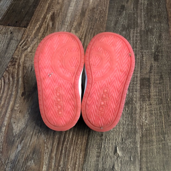 adidas - Like New Girls Adidas - Picture 5 of 6